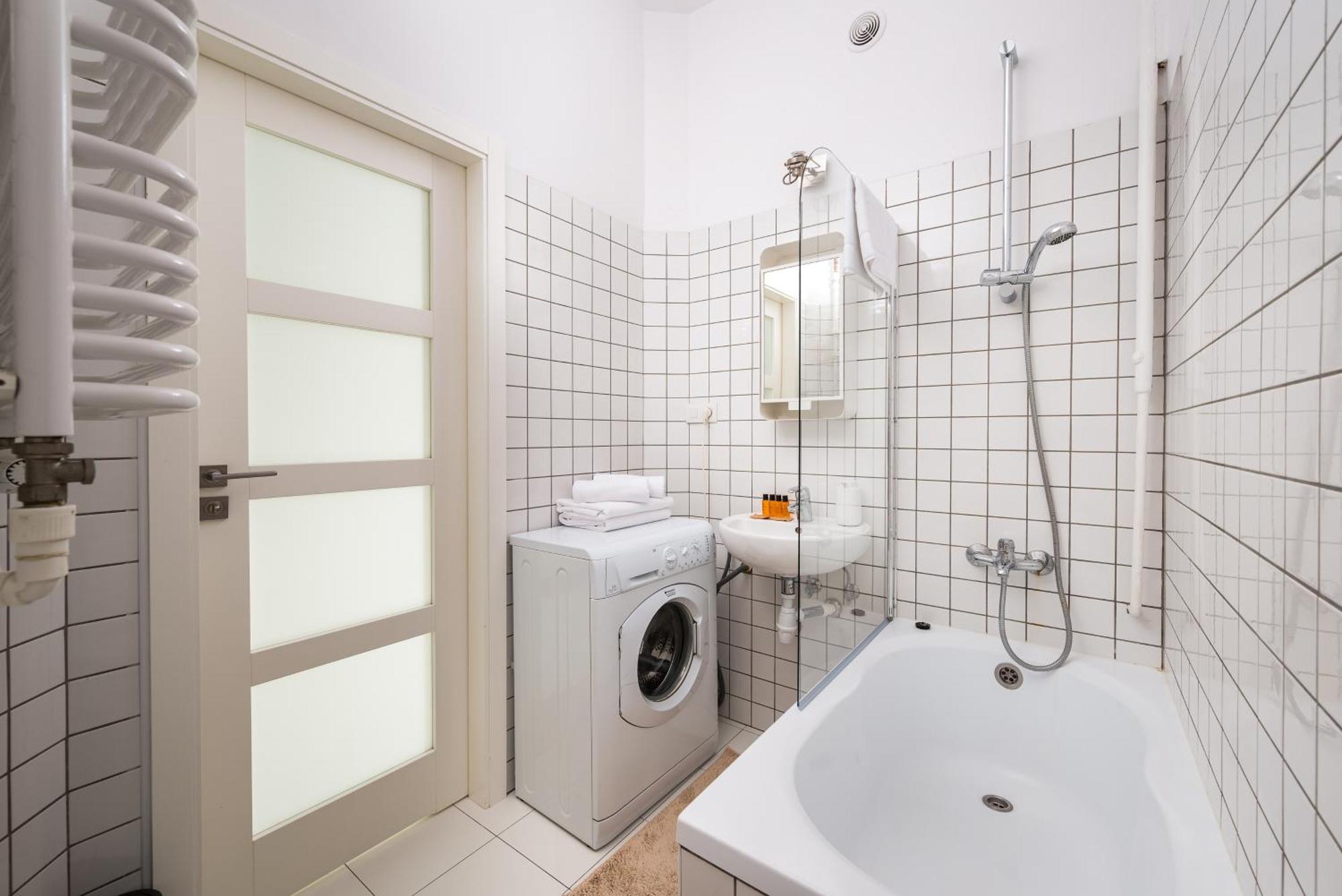 Wola Ratusz Homely Apartment Varşovia Exterior foto